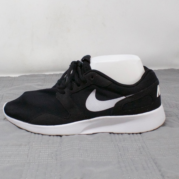 Nike Other - Nike Kashi Black White Running Sneakers Size 10